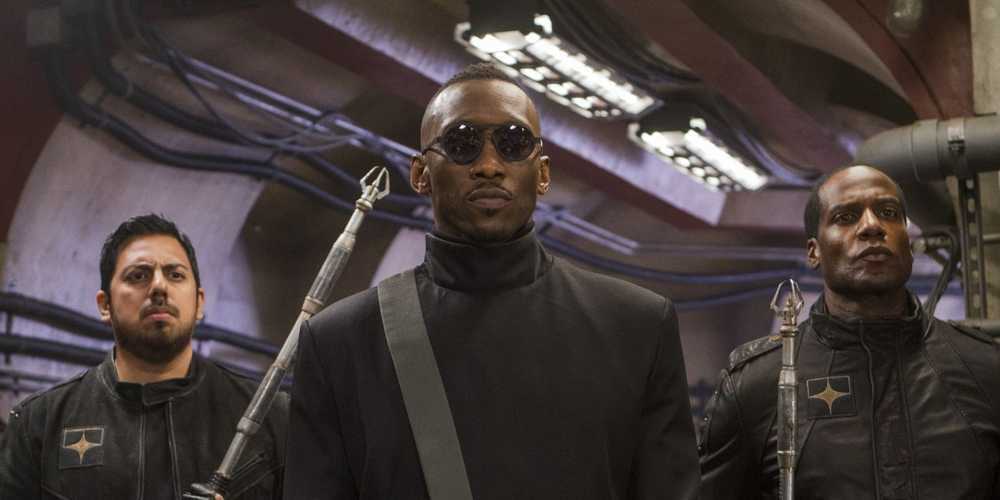 ​Blade no Limbo da Marvel? Mahershala Ali Aguarda, Mas Filme do Caçador de Vampiros Segue Sem Rumo